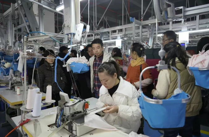 打通就業“最后一公里” 都勻組織群眾入企觀摩，助推輕紡產業發展與信息咨詢服務升級